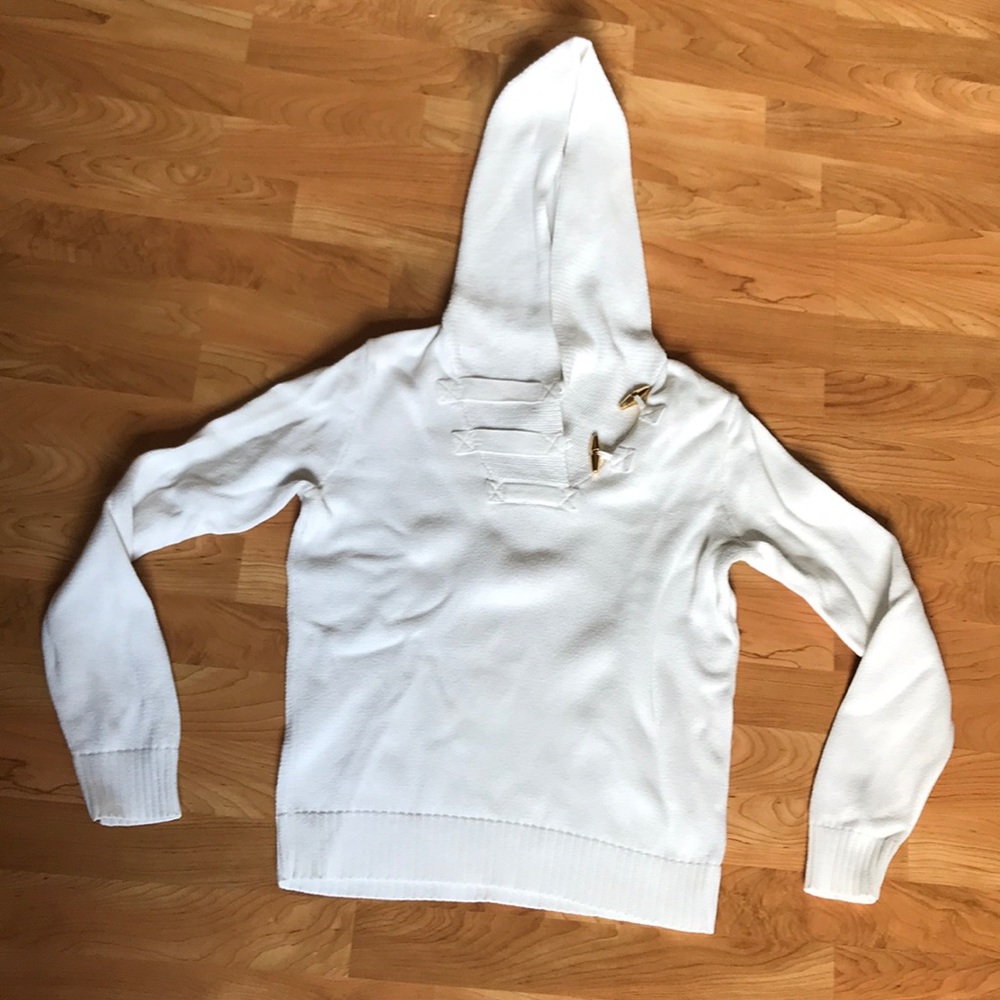 White pullover